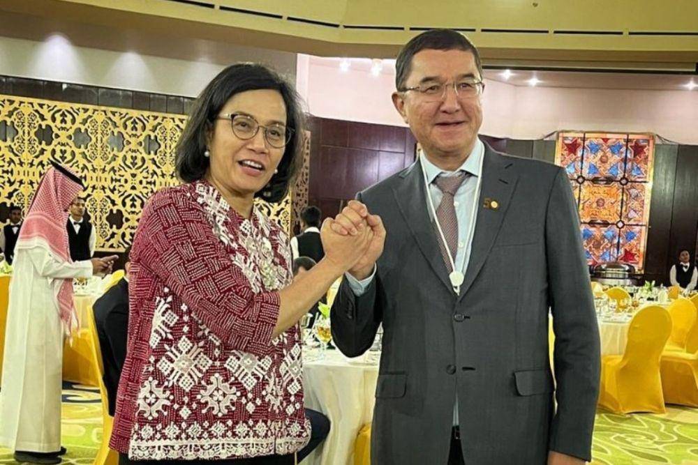 Menteri Keuangan (Menkeu) Sri Mulyani Indrawati bersama Menteri Keuangan Uzbekistan, Jamshid Kuchkarov. (Instagram/smindrawati)