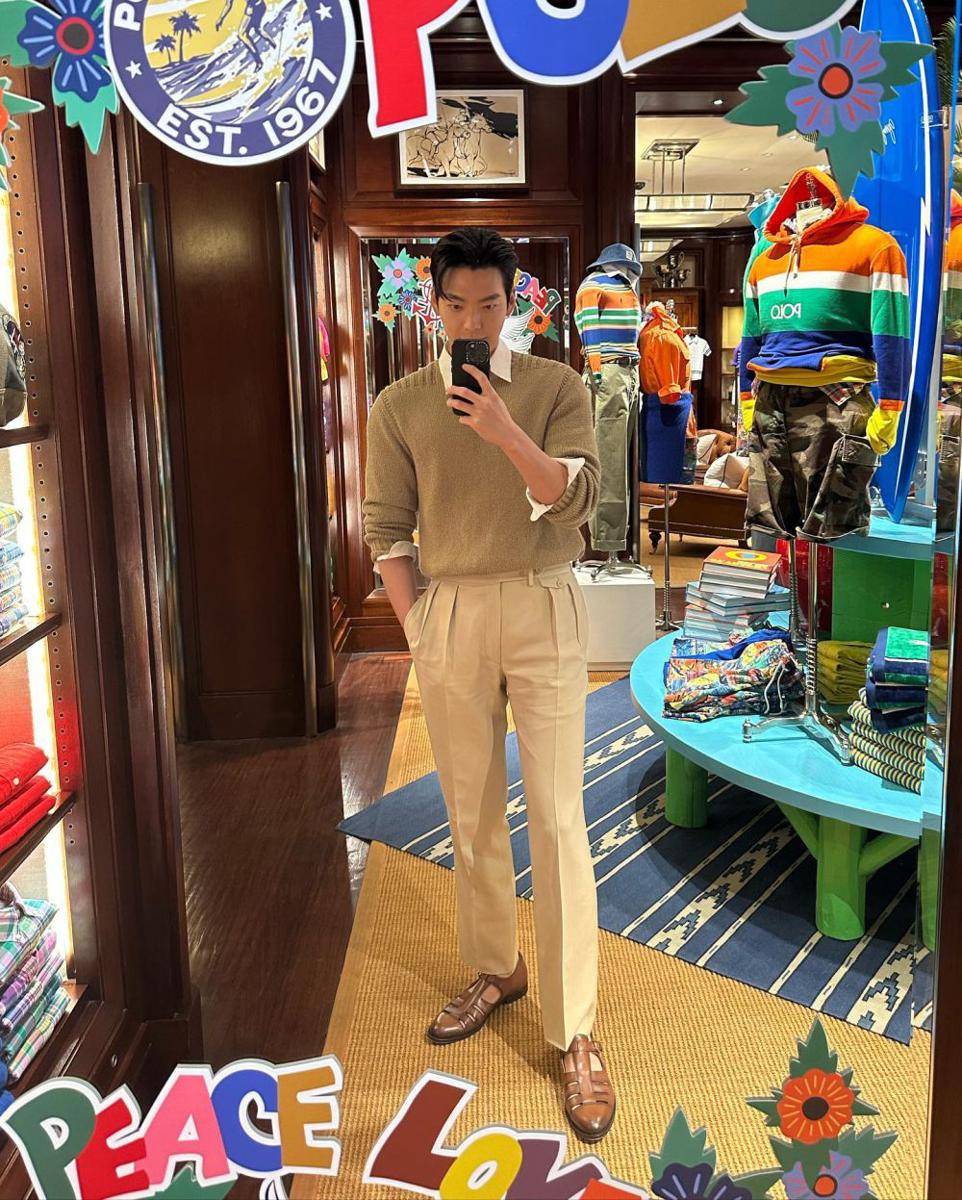 outfit outer formal (instagram.com/____kimwoobin)