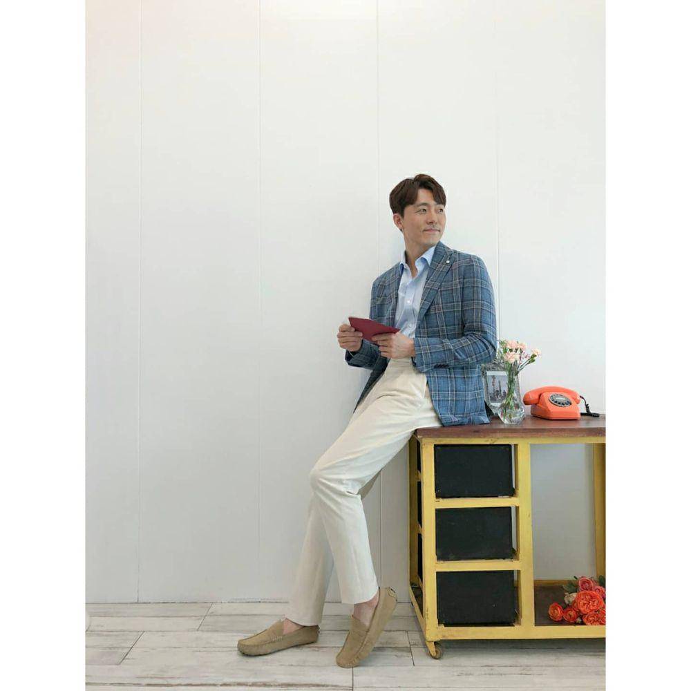 outer formal motif (instagram.com/leemusaeng_official)