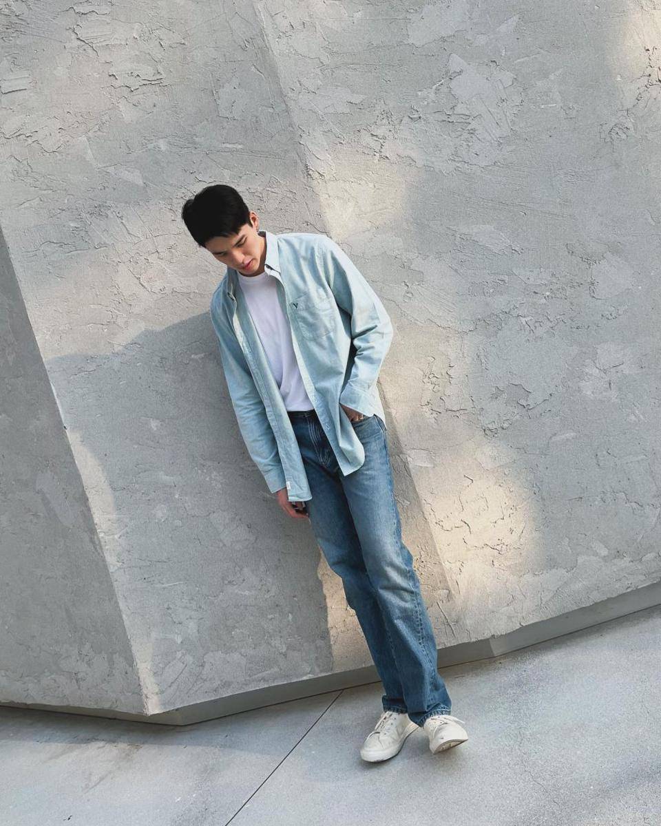 outer monokrom (instagram.com/taechayapat)