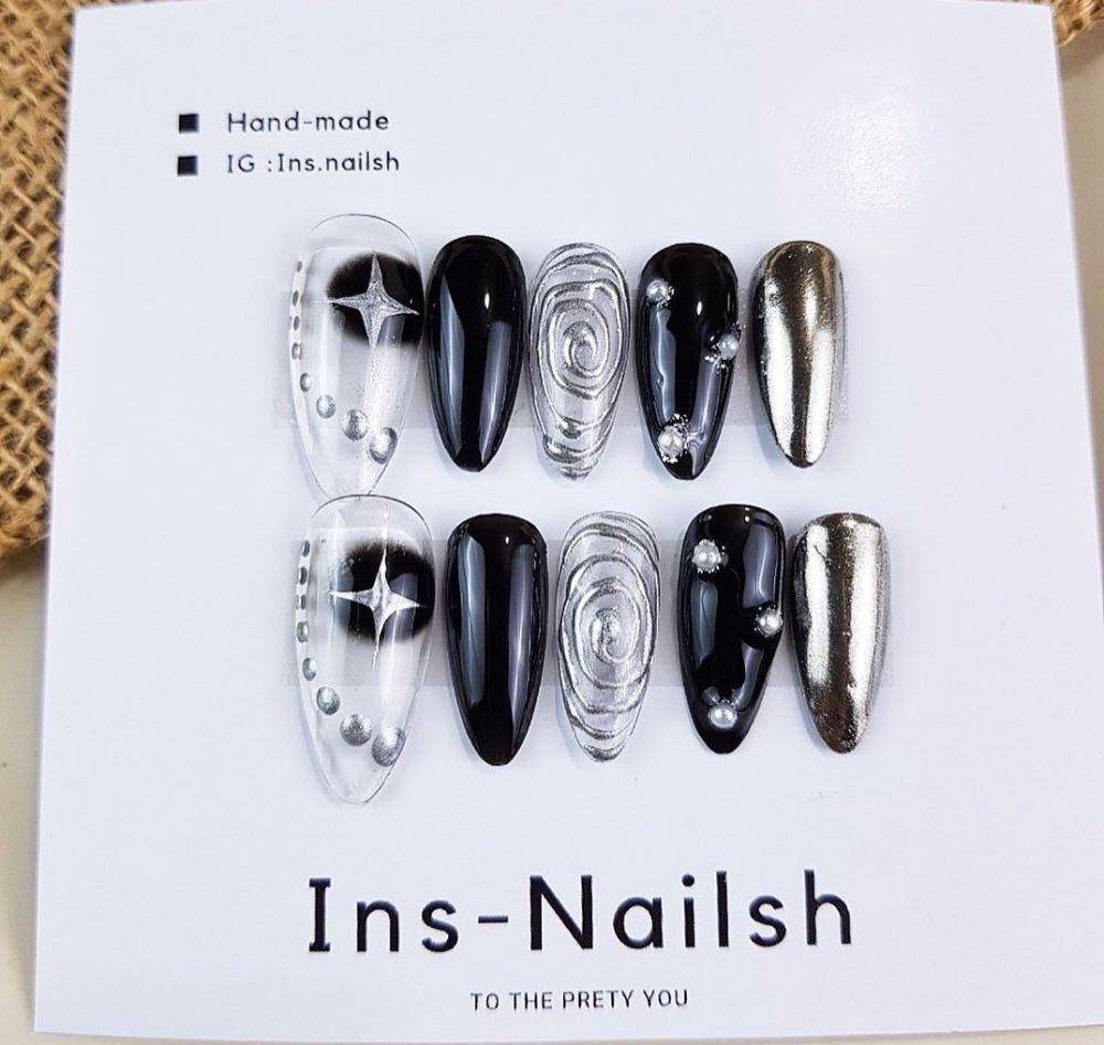 Ins Nailsh (instagram.com/ins.nailsh)