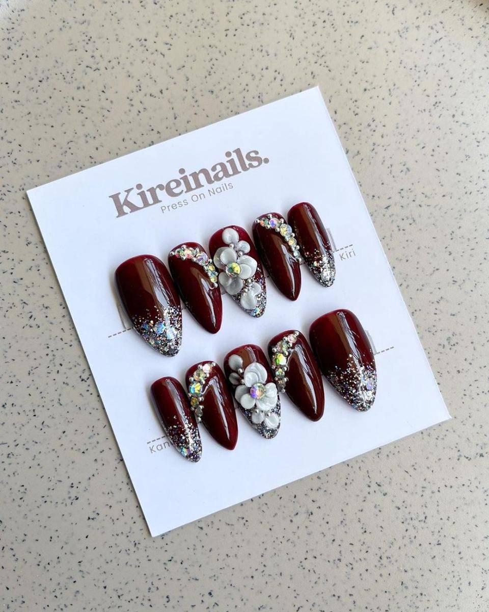 Kireinails fake nails (Instagram.com/kireinails_)