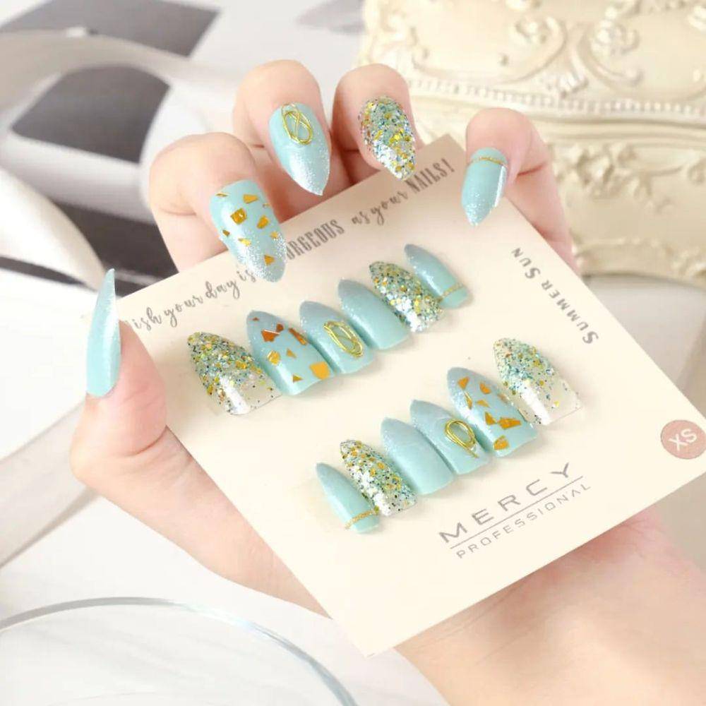 Mercy Fake Nails (instagram.com/mercybeauty.id)