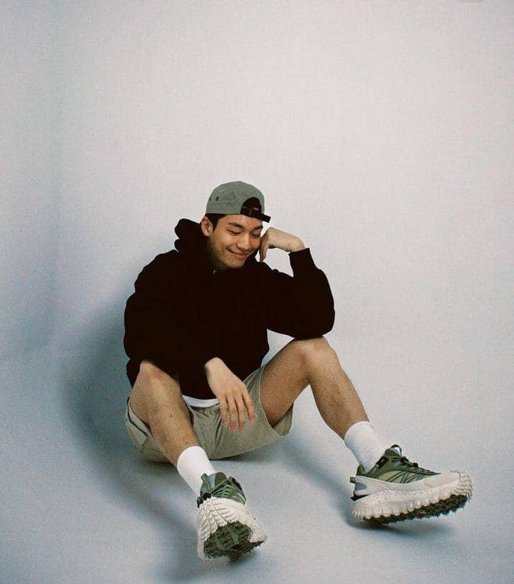 Wi Ha Jun (instagram.com/wi__wi__wi)