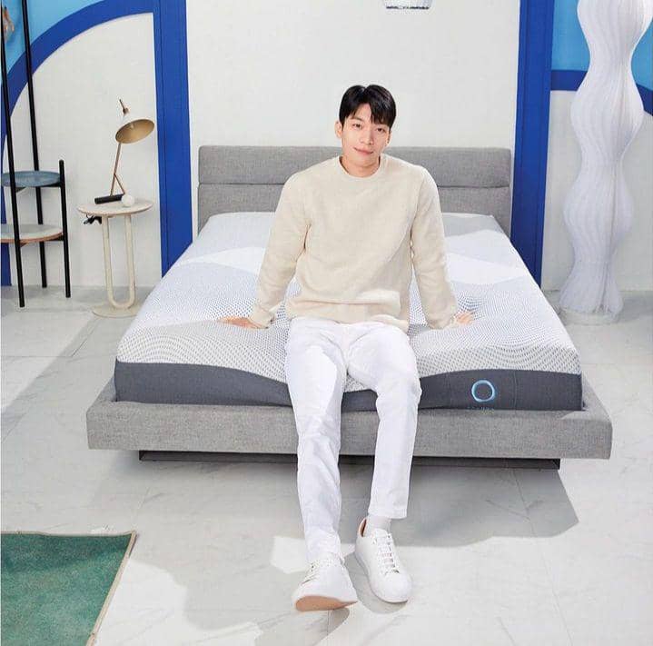 Wi Ha Jun (instagram.com/wi__wi_wi)