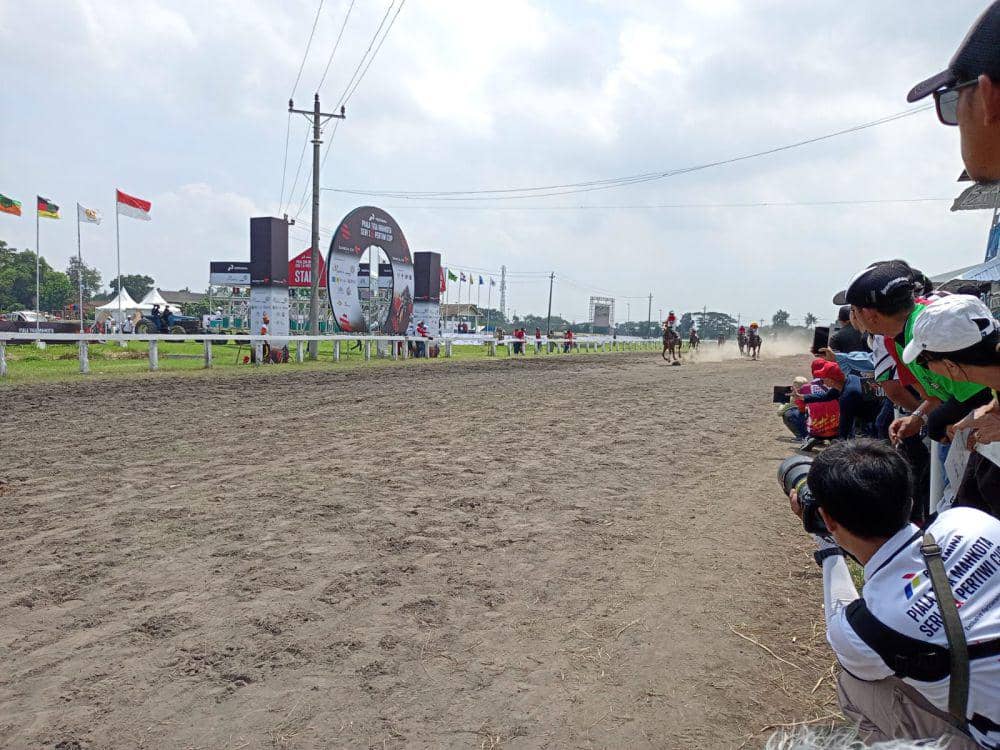 Pacuan kuda di Stadion Sultan Agung (SSA) Bantul.(IDN Times/Daruwaskita)