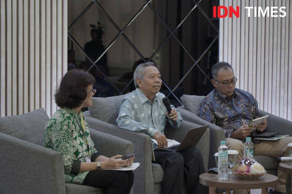 Bedah Buku yang berjudul “Bunga Rampai Manajemen Lingkungan Bagian Keempat” karya Prof Sudharto P. Hadi. (IDN Times/Fariz Fardianto)