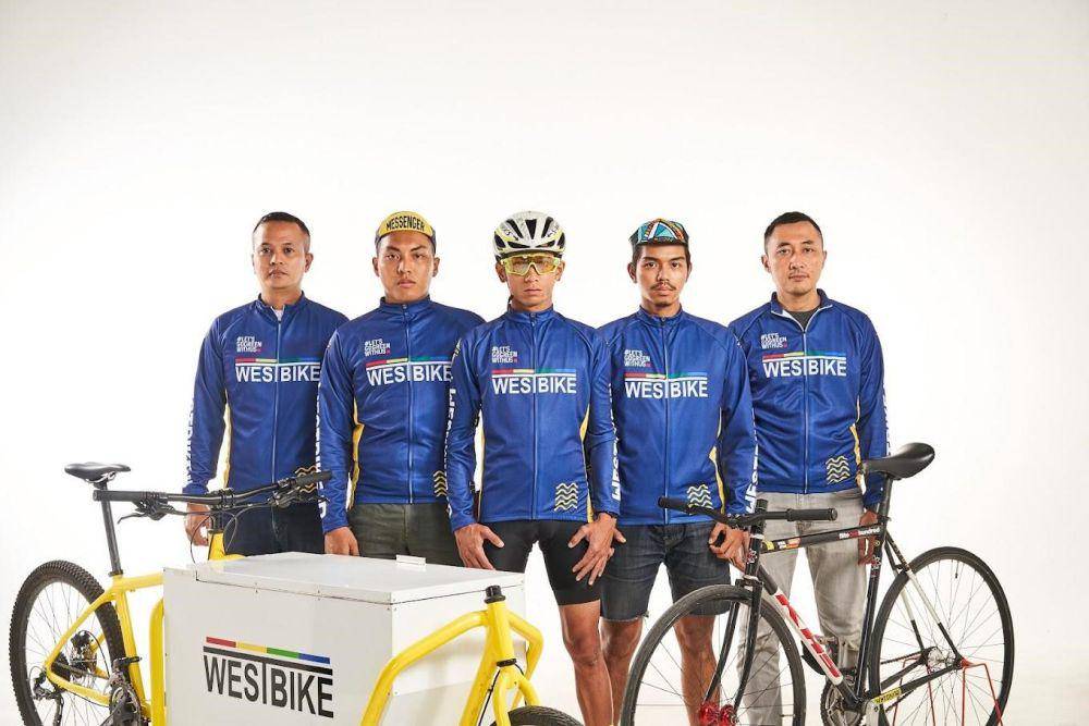 Bike Messenger Westbike dengan sepeda kargo untuk mengangkut barang lebih banyak (Doc. Koaksi Indonesia)