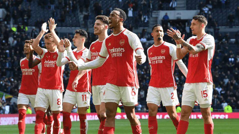 para pemain Arsenal (arsenal.com)