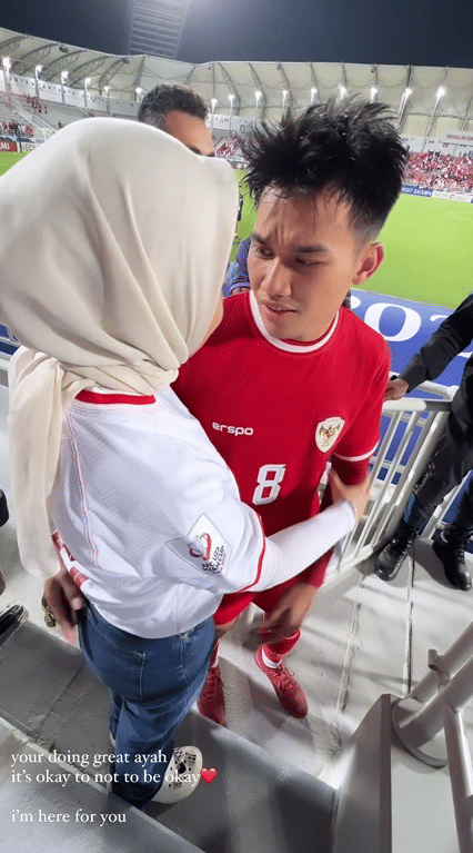potret Rismahani dukung Witan Sulaeman tanding semifinal Piala Asia U-23 AFC 2024 (instagram.com/rismahanisulaiman_)