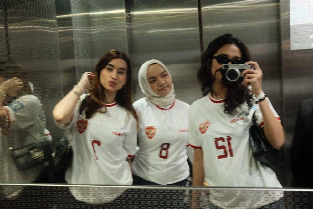 potret Rismahani dukung Witan Sulaeman tanding semifinal Piala Asia U-23 AFC 2024 (instagram.com/acadumpie)