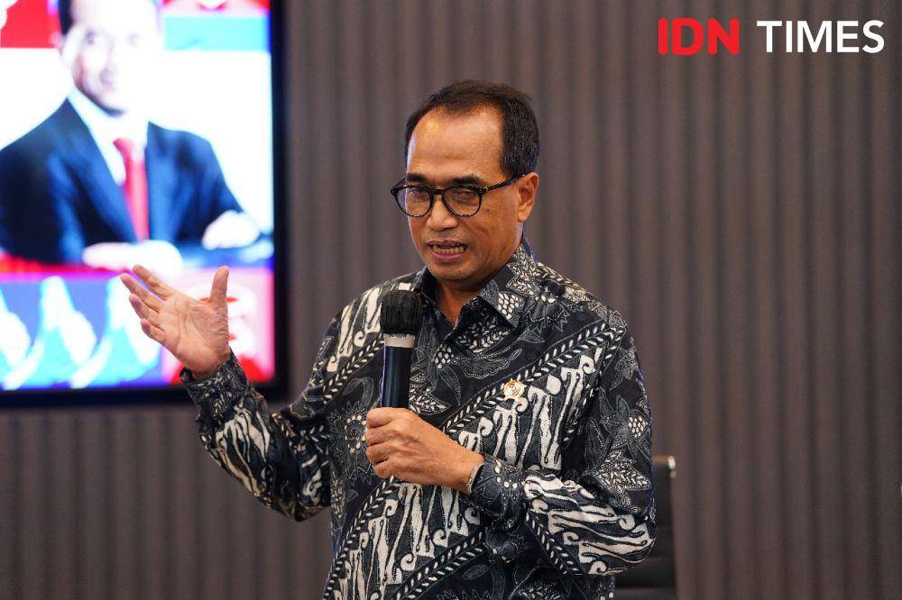 Menteri Perhubungan RI, Budi Karya Sumadi saat hadiri acara IDN Times x Perhumas di Kantor IDN Media HQ pada Senin (29/4/2024). (IDN Times/Tata Firza)
