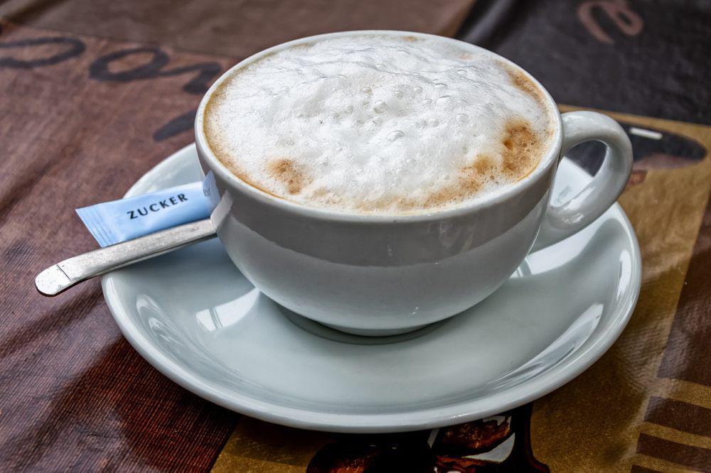 10 Tips Membuat Foam Susu untuk Kopi Tanpa Mesin