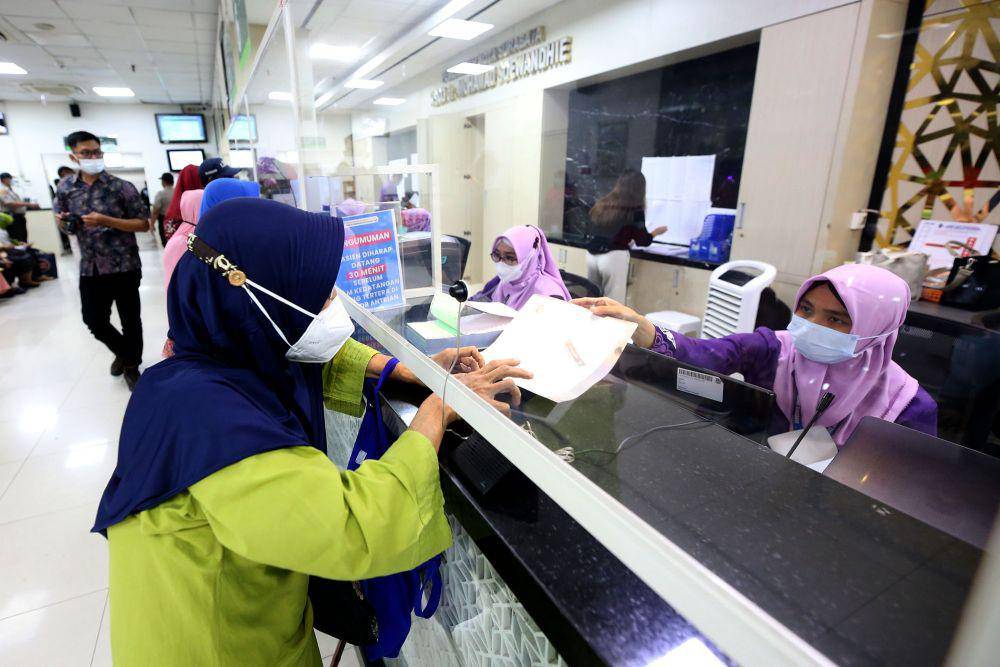 Pelayanan masyarakat oleh Pemkot Surabaya. (dok. Pemkot Surabaya)