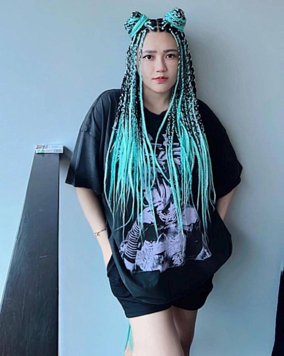 artis yang pernah curhat beban keluarga (instagram.com/viavallen)