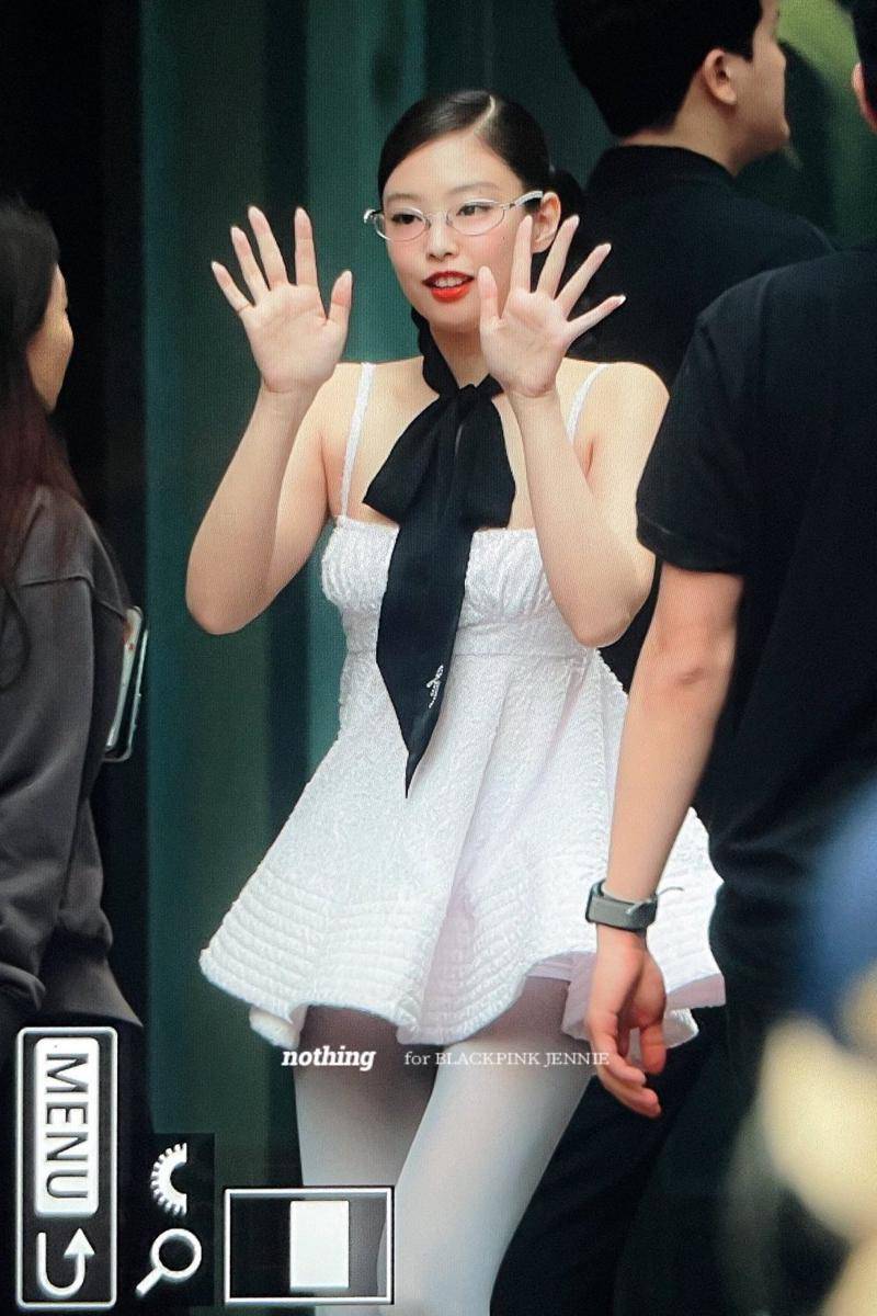 potret Jennie BLACKPINK di event Jentle Salon (twitter.com/nothing_0116)