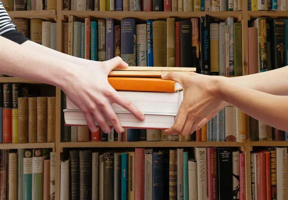7 Etika Meminjam Buku Orang Lain, Kembalikan Sesuai Kondisi Awal