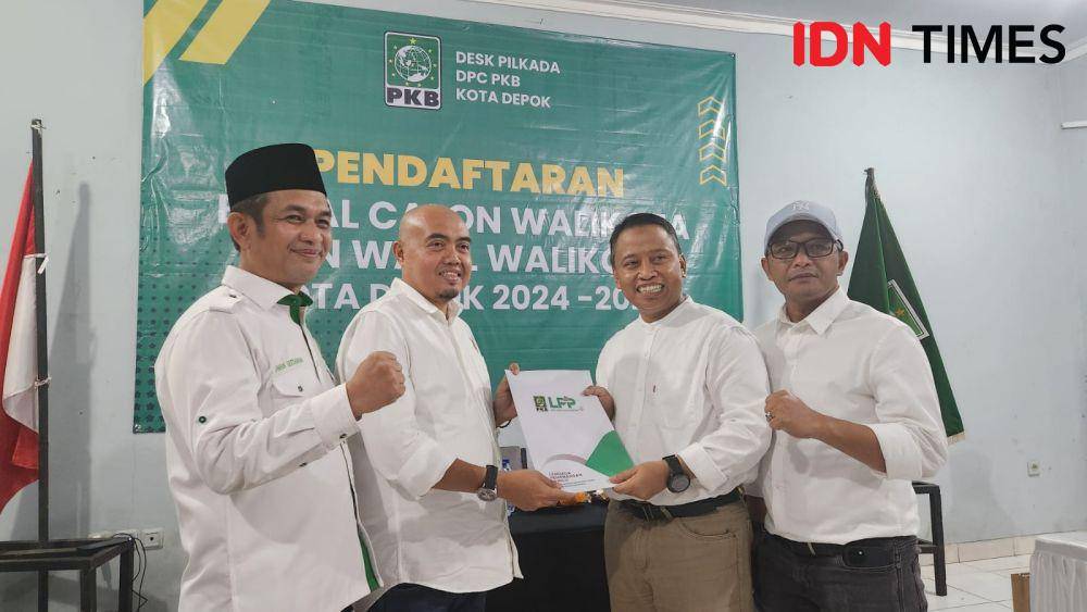 Ilustrasi. Supian Suri menyerahkan formulir pendaftaran pencalonan Wali Kota Depok ke DPC PKB Kota Depok. (IDNTimes/Dicky)