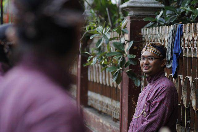 ilustrasi pemuda Jawa (unsplash.com/Fadhelife Photography Stock Photo Indonesia)
