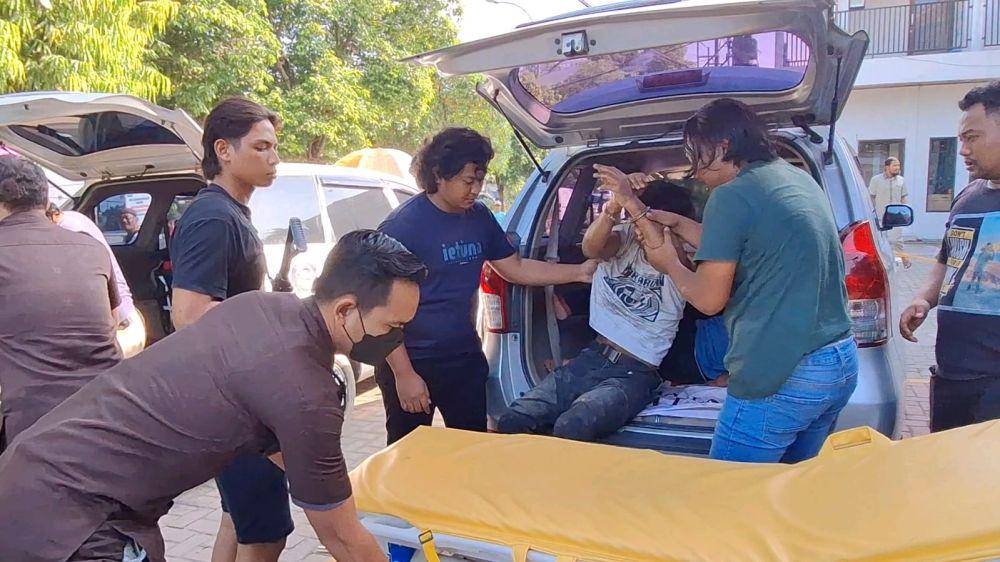 Tiga orang tersangka pembajak dan pencurian dilarikan ke- rumah sakit untuk mendapatkan perawatan terlebih dulu. IDN Times/ Riyanto