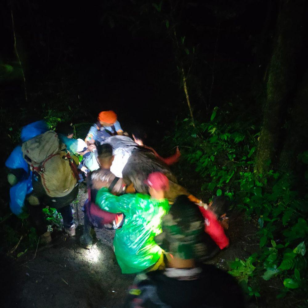Diduga Kelelahan, Pendaki Asal Bandung Meninggal di Gunung Ciremai