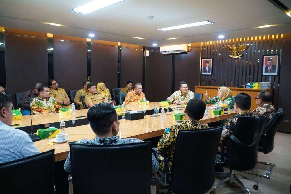 Himpunan Kawasan Industri (HKI) Korwil Jawa Timur saat melakukan pertemuan di Wisma SIER. (Dok. Istimewa)