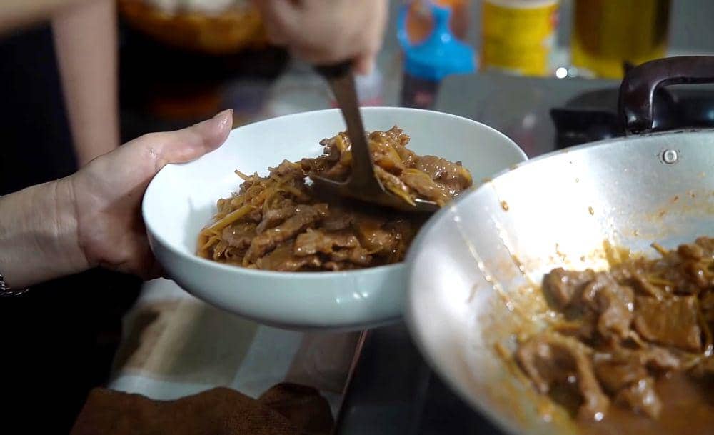cara memasak oseng daging bumbu jahe kecap (youtube.com/Nex Carlos)