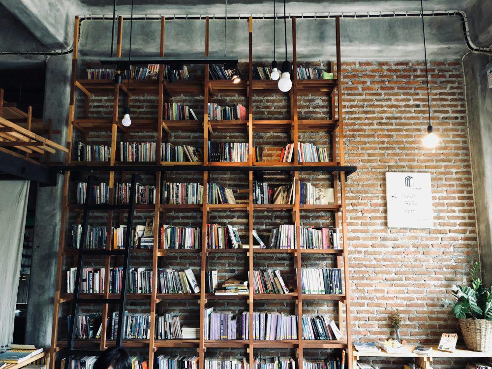5 Langkah Merapikan Buku ala Marie Kondo, Tata secara Vertikal!