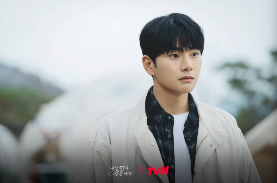 Lee Yi Kyung di drama Marry My Husband (Dok. tvN/Marry My Husband)