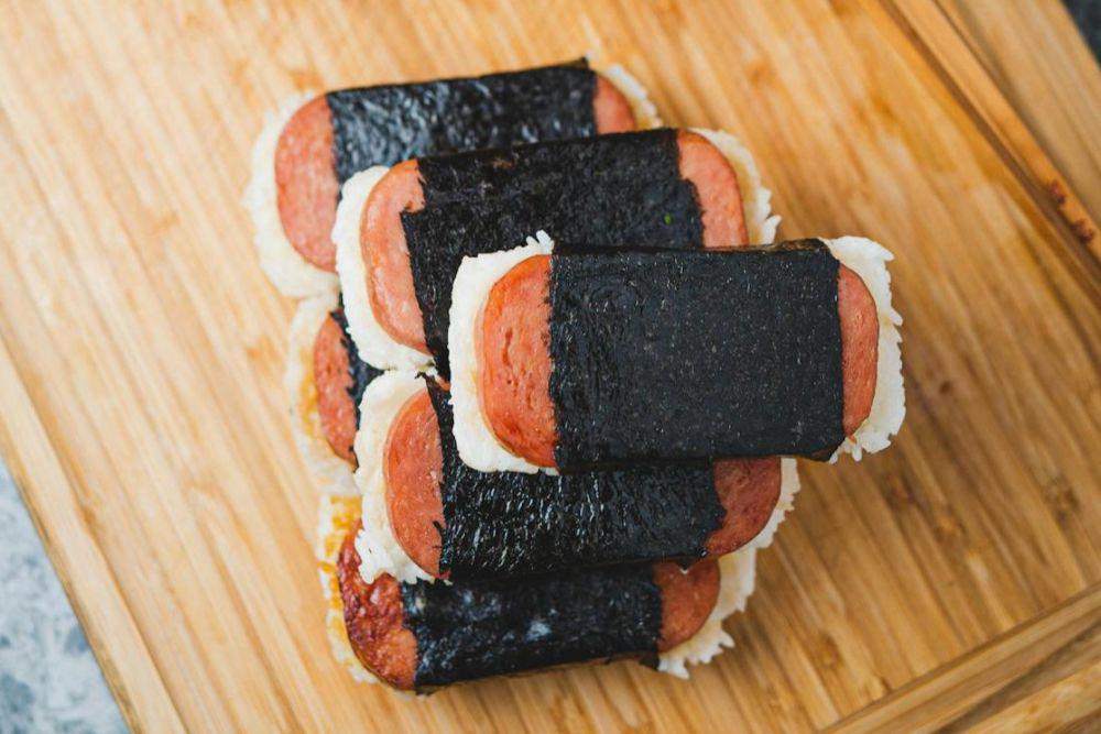 Resep Luncheon Musubi untuk Bekal Nasi yang Praktis