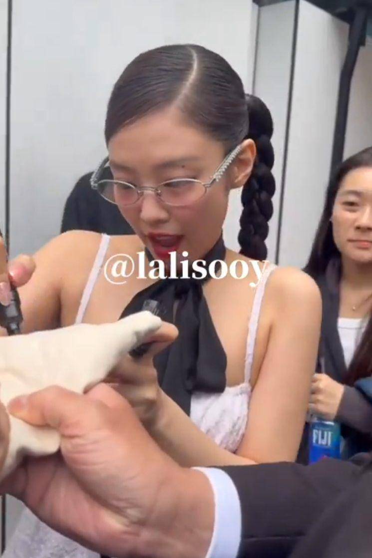 potret Jennie BLACKPINK di event Jentle Salon (twitter.com/lalisooy)