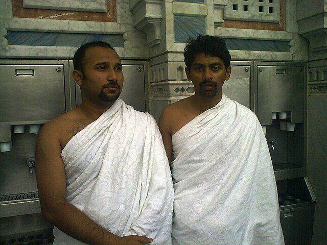 ilustrasi jamaah umrah memakai pakaian ihram (commons.wikimedia.org/Rajesh Unuppally)