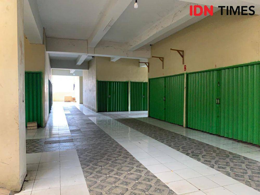 Lantai empat Pasar SMEP. (IDN Times/Rohmah Mustaurida)