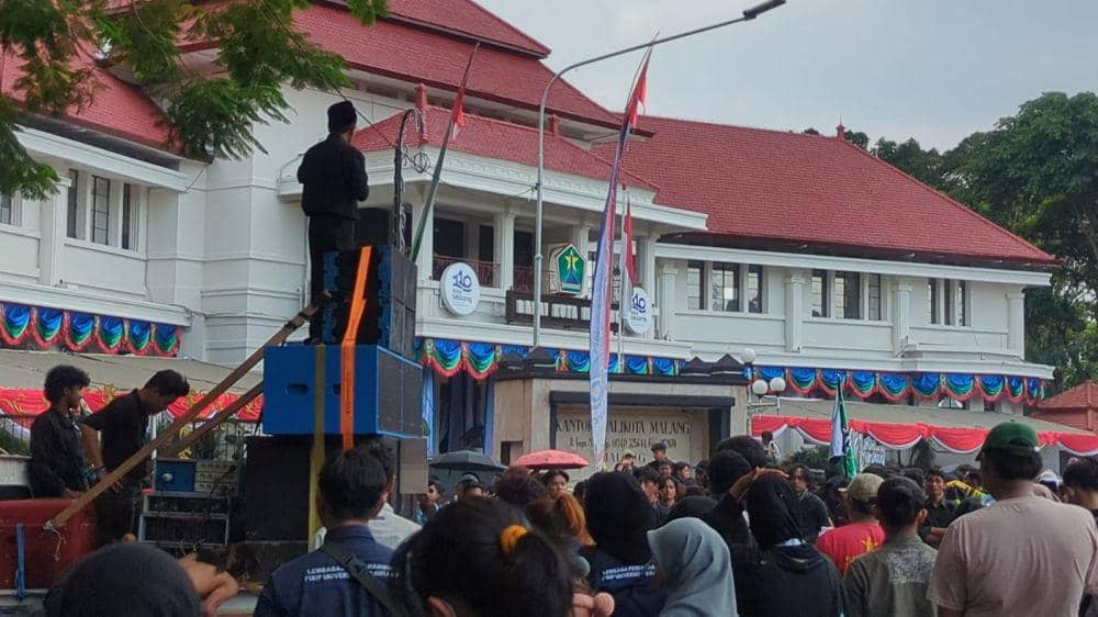 Peringatan Hari Buruh di Kota Malang. (IDN Times/Rizal Adhi Pratama)