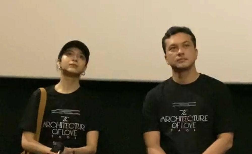 Nicholas Saputra dan Putri Marino saat bertemu penonton di Malang. (IDN Times/Rizal Adhi Pratama)