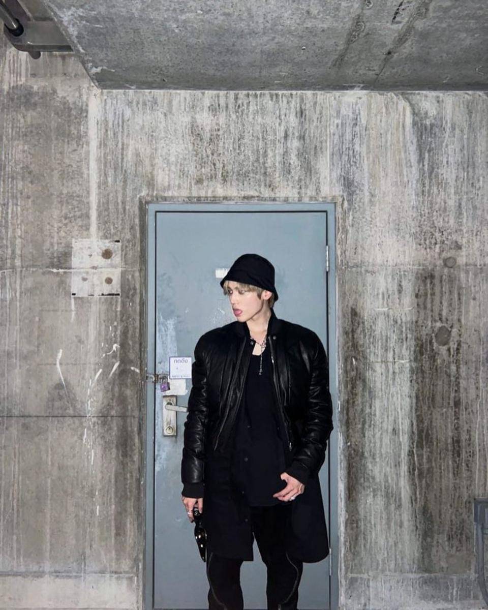 OOTD pakai bucket hat ala Taeyong NCT (instagram.com/taeoxo_nct)