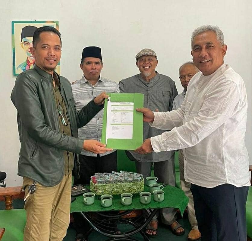 Mantan Sekda KBB Asep Sodikin (kanan) Mendaftar Sebagai Bakal Calon Kepala Daerah Lewat PKB. (Istimewa)