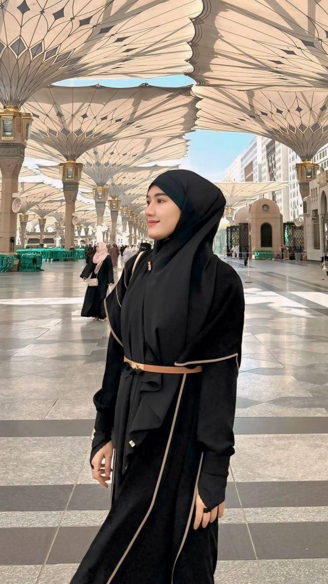 potret Kaesang Pangarep dan Erina Gudono saat ibadah umrah (instagram.com/erinagudono)