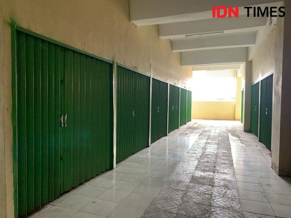 Lantai dua Pasar SMEP. (IDN Times/Rohmah Mustaurida)