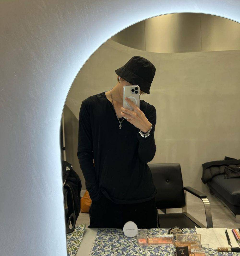 OOTD pakai bucket hat ala Taeyong NCT (instagram.com/taeoxo_nct)
