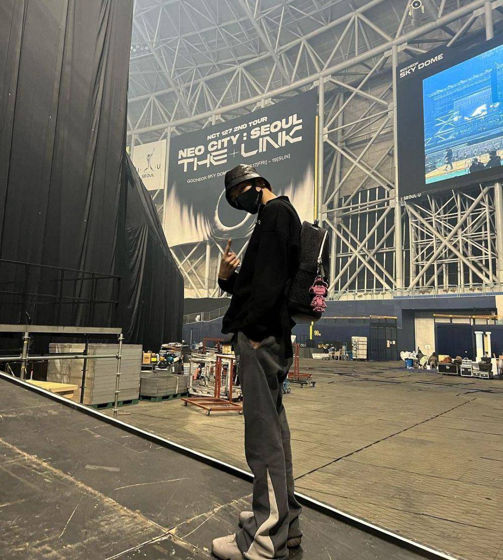 OOTD pakai bucket hat ala Taeyong NCT (instagram.com/taeoxo_nct)