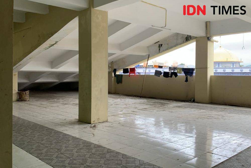 Lantai tiga Pasar SMEP. (IDN Times/Rohmah Mustaurida)
