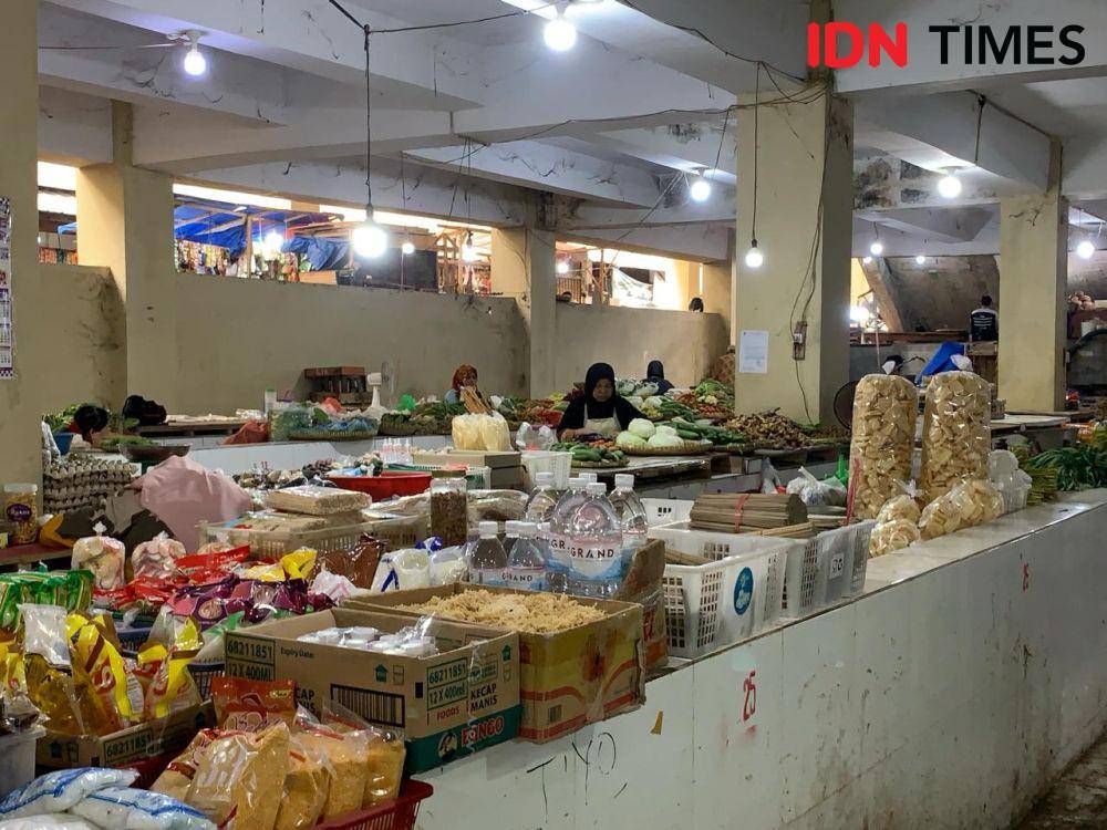Lantai basement Pasar SMEP. (IDN Times/Rohmah Mustaurida)