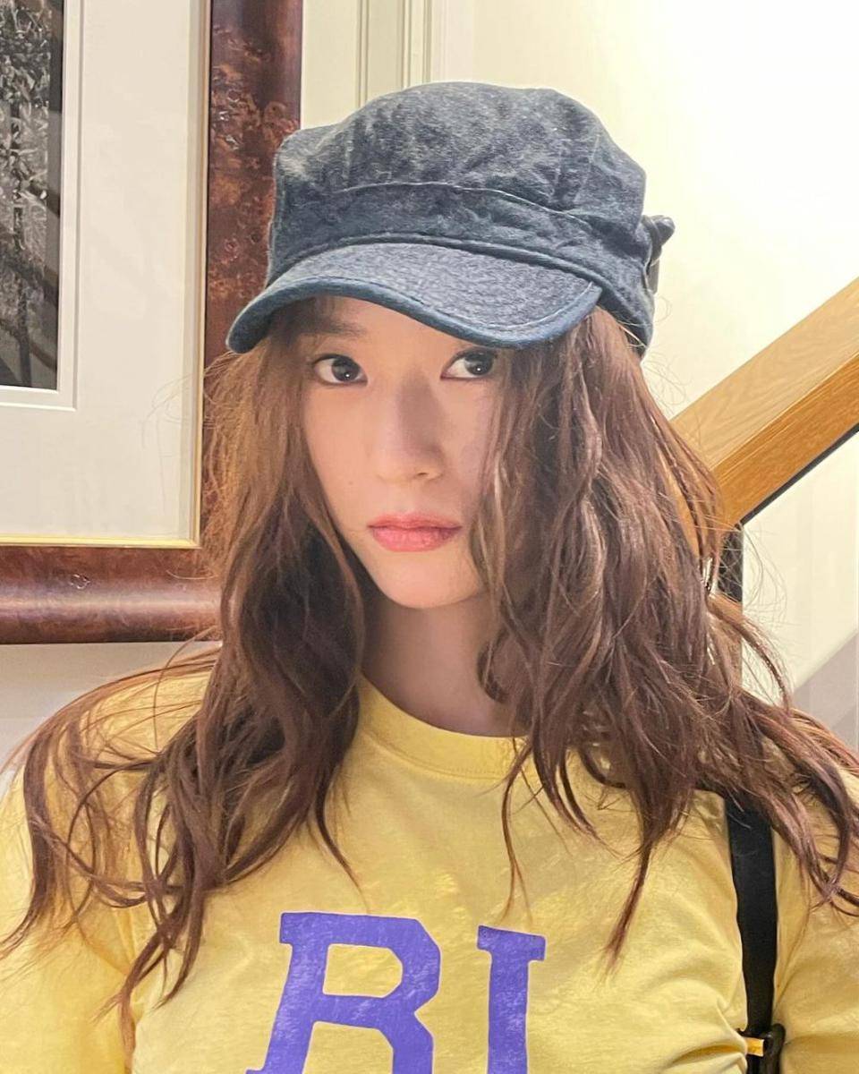 Krystal Jung (instagram.com/vousmevoyez)