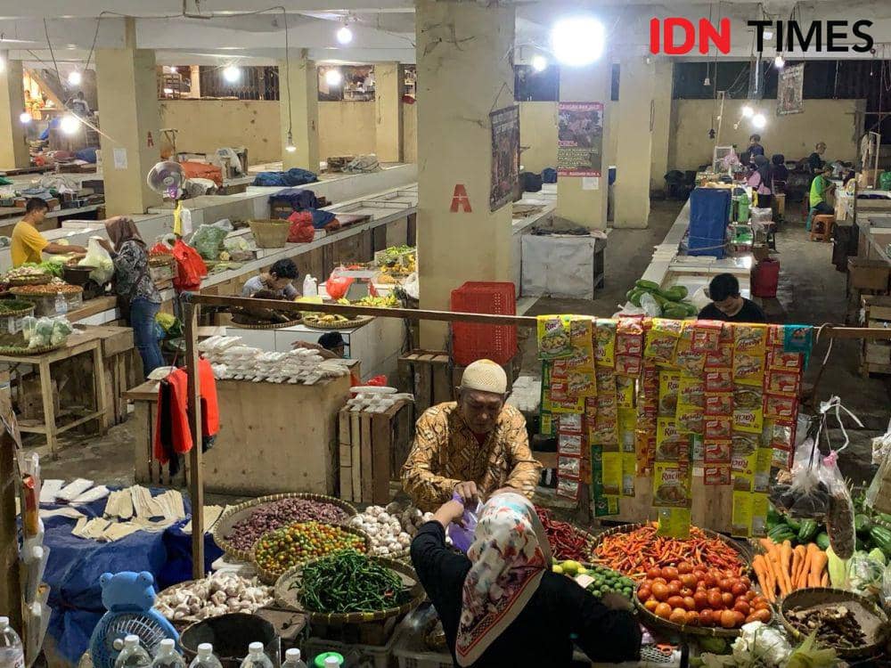 Lantai basement Pasar SMEP. (IDN Times/Rohmah Mustaurida)