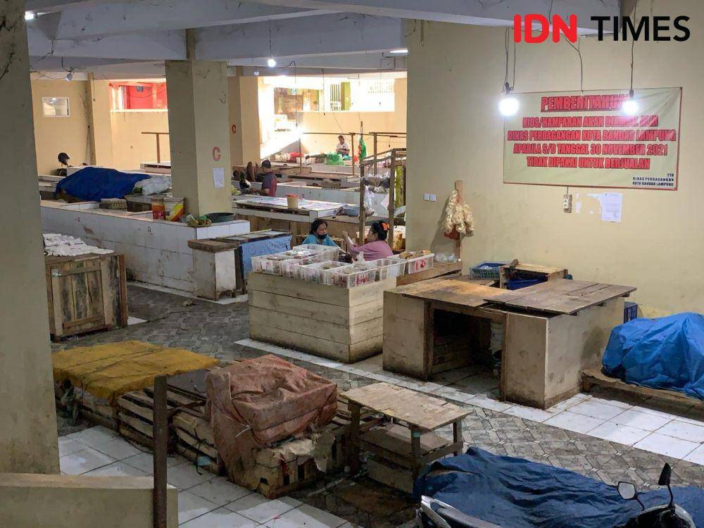 Bagian belakang Lantai basement Pasar SMEP. (IDN Times/Rohmah Mustaurida)