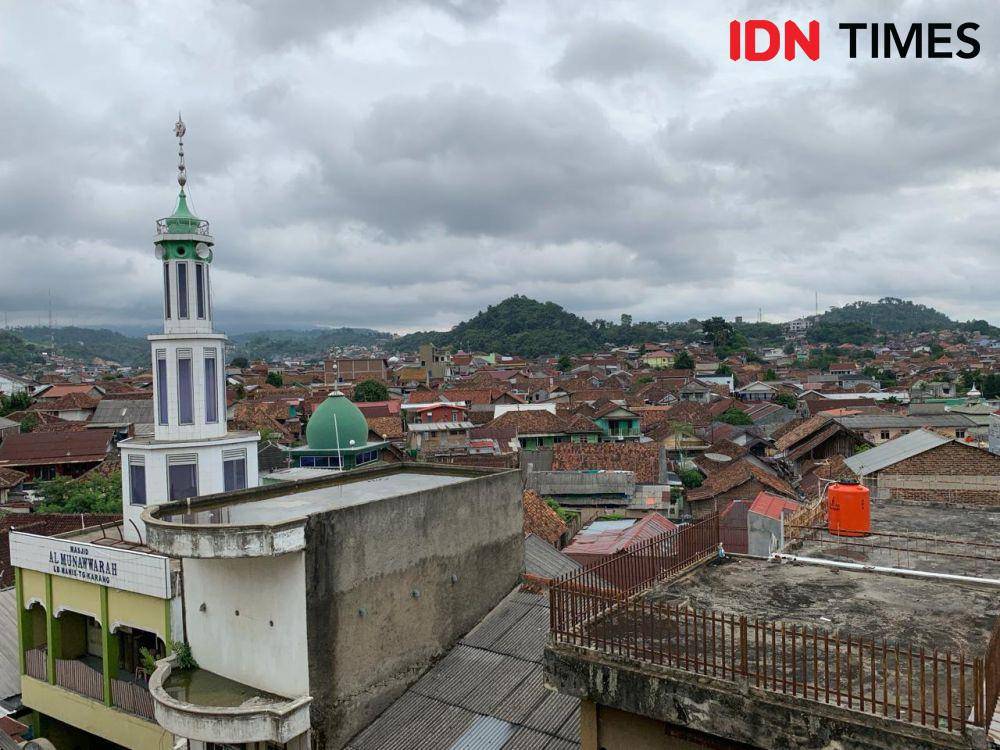 Pemandangan dari rooftop Pasar SMEP. (IDN Times/Rohmah Mustaurida)