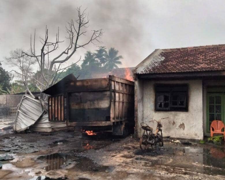 Penampakan lokasi kebakaran bengkel menjadi gudang BBM di Desa Candimas, Natar, Lampung Selatan terbakar. (IDN Times/Istimewa).