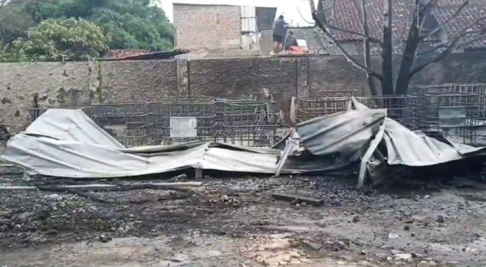 Penampakan lokasi kebakaran bengkel menjadi gudang BBM di Desa Candimas, Natar, Lampung Selatan terbakar. (IDN Times/Istimewa).