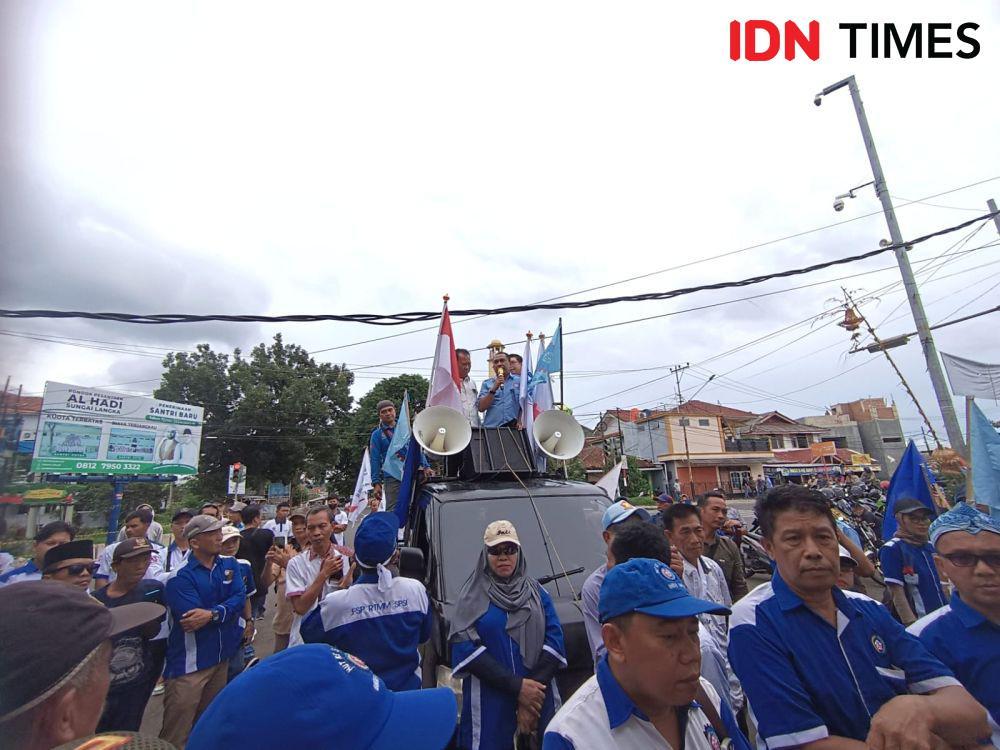 Aksi Hari Buruh di Lampung: Cabut Omnibuslaw hingga Tolak Upah Murah!